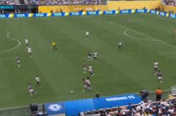 开云体育-切尔西边卫抢断成功，助攻球队翻盘