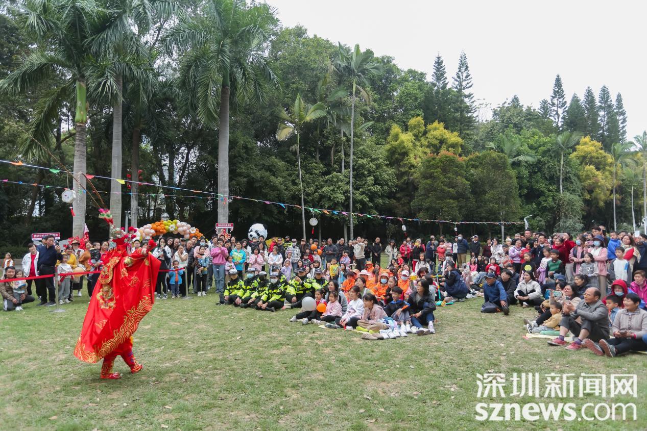 观众热情欢呼，现场气氛热烈