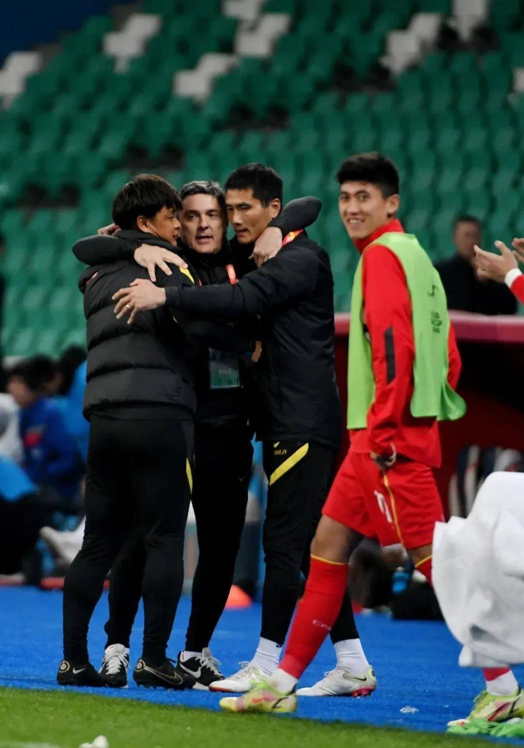 中国队在国际比赛中精彩表现,备战重要赛事 中国队在国际比赛中精彩表现,备战重要赛事