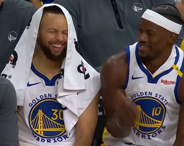 勇士憾负湖人,库里发飙场边脾气暴躁 勇士憾负湖人,库里发飙场边脾气暴躁