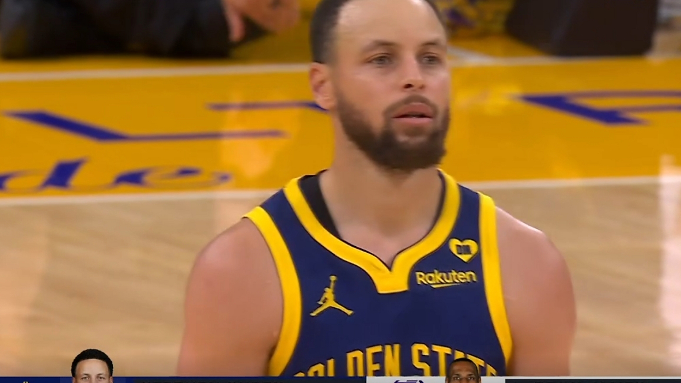 勇士憾负湖人,库里发飙场边脾气暴躁 勇士憾负湖人,库里发飙场边脾气暴躁