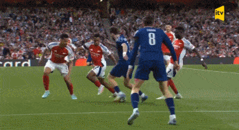 阿森纳前锋精准射门，连续进球