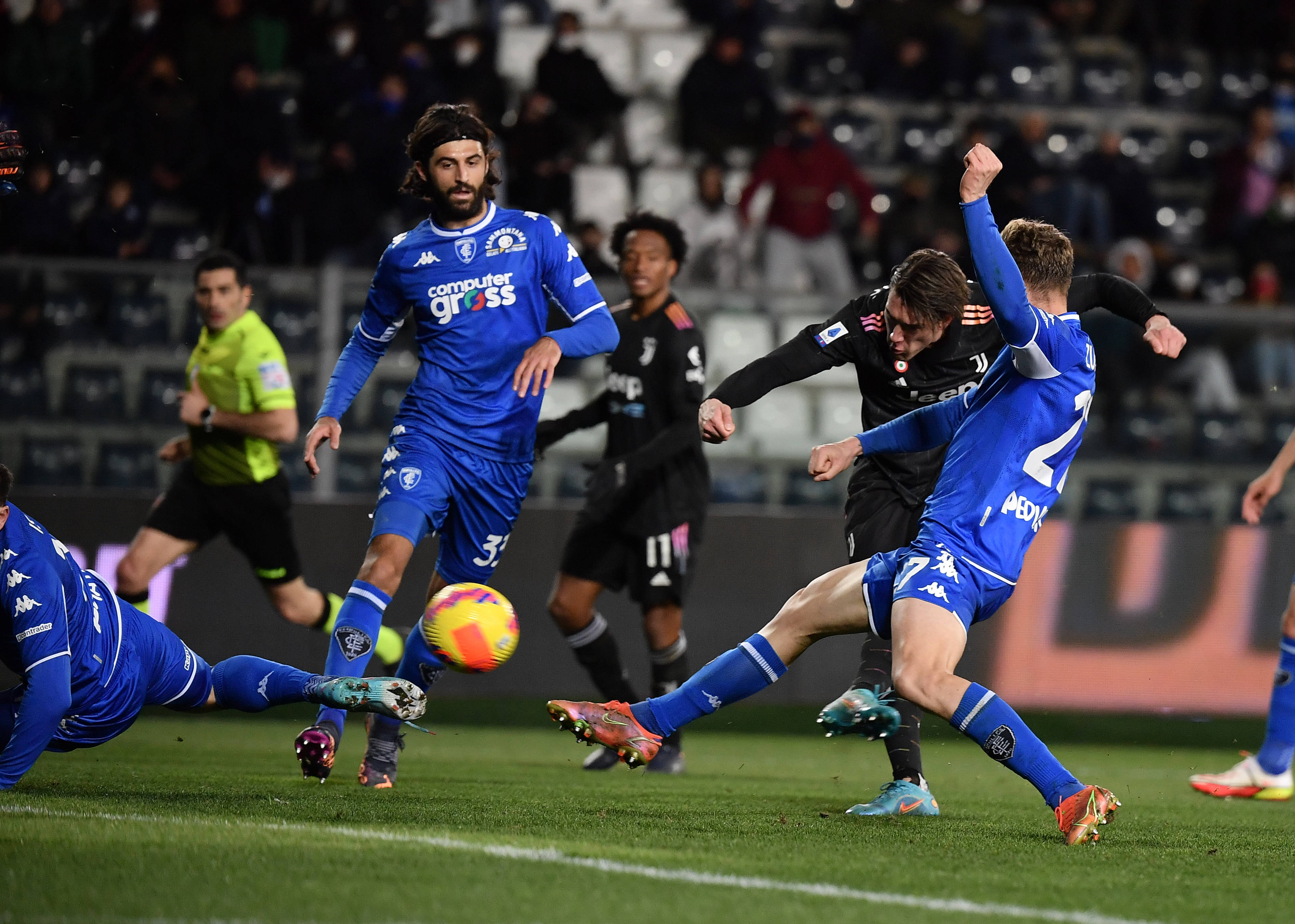 关于莱切主场不敌,降级区仍未摆脱的信息 关于莱切主场不敌,降级区仍未摆脱的信息