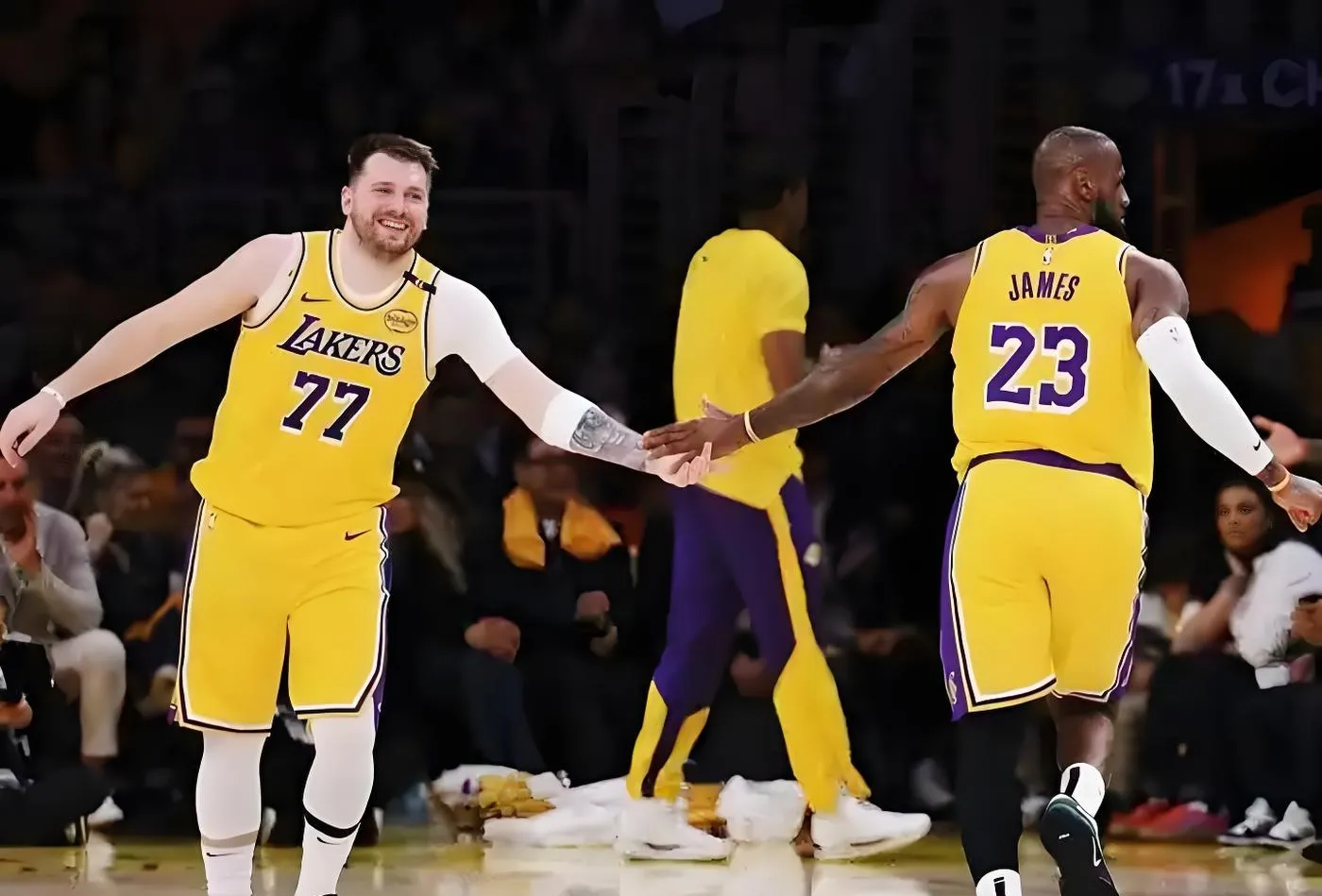 爵士惨败湖人，连败收官