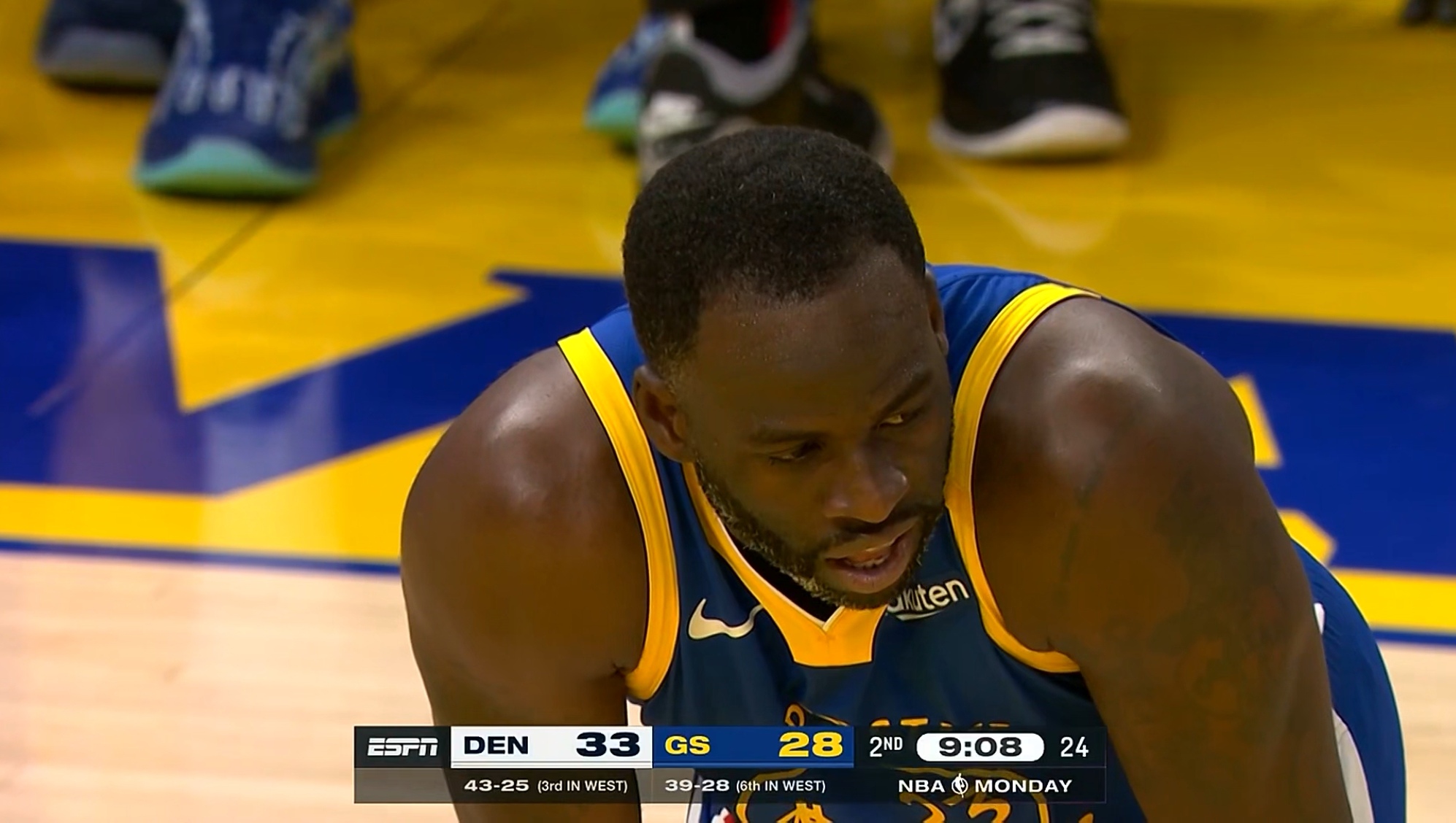 关于勇士主场战胜掘金，实现三连胜的信息